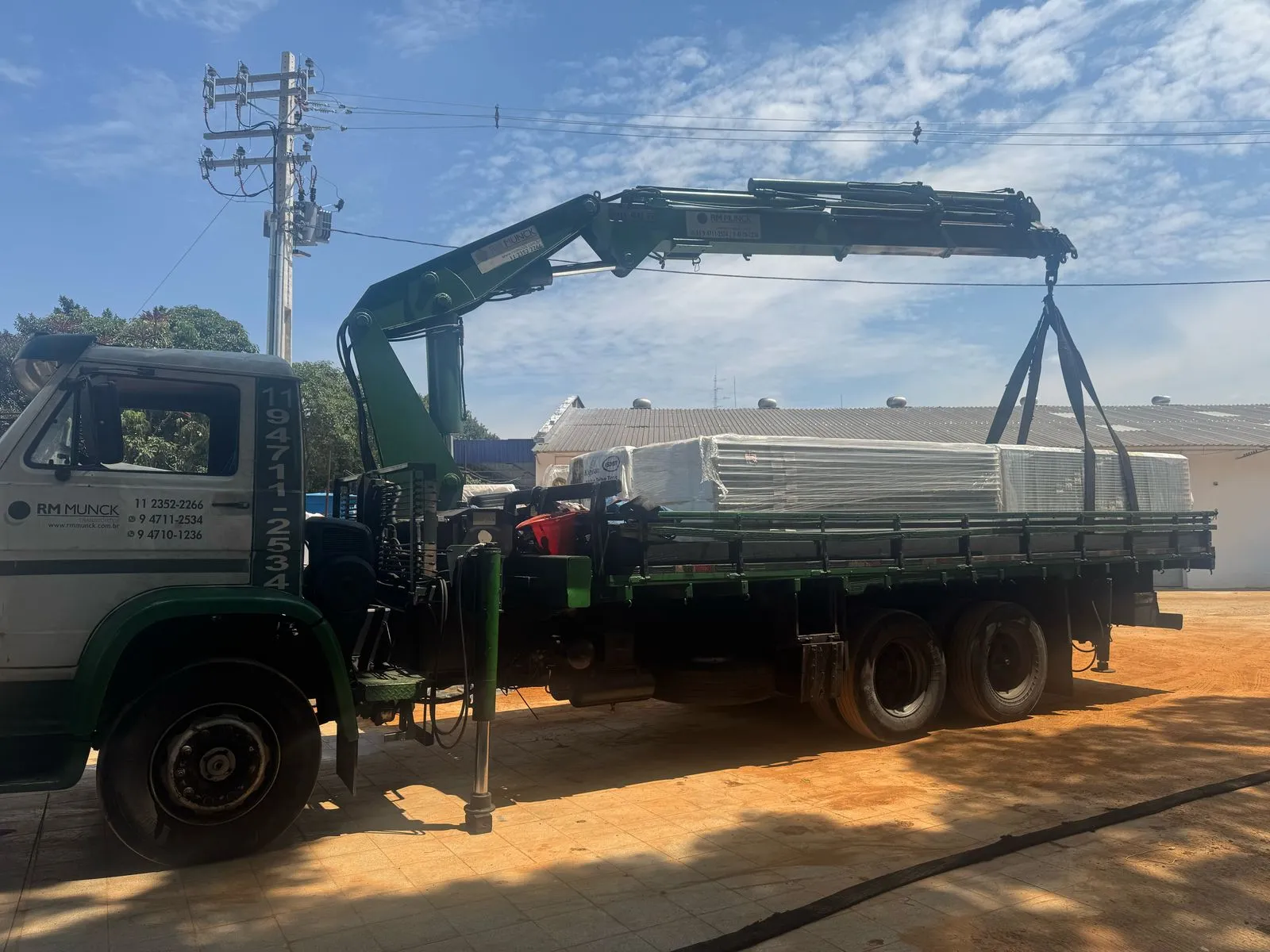 Caminhão guindaste em Guarulhos