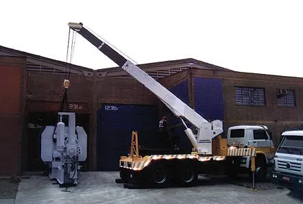 Transporte de máquinas pesadas em São Paulo